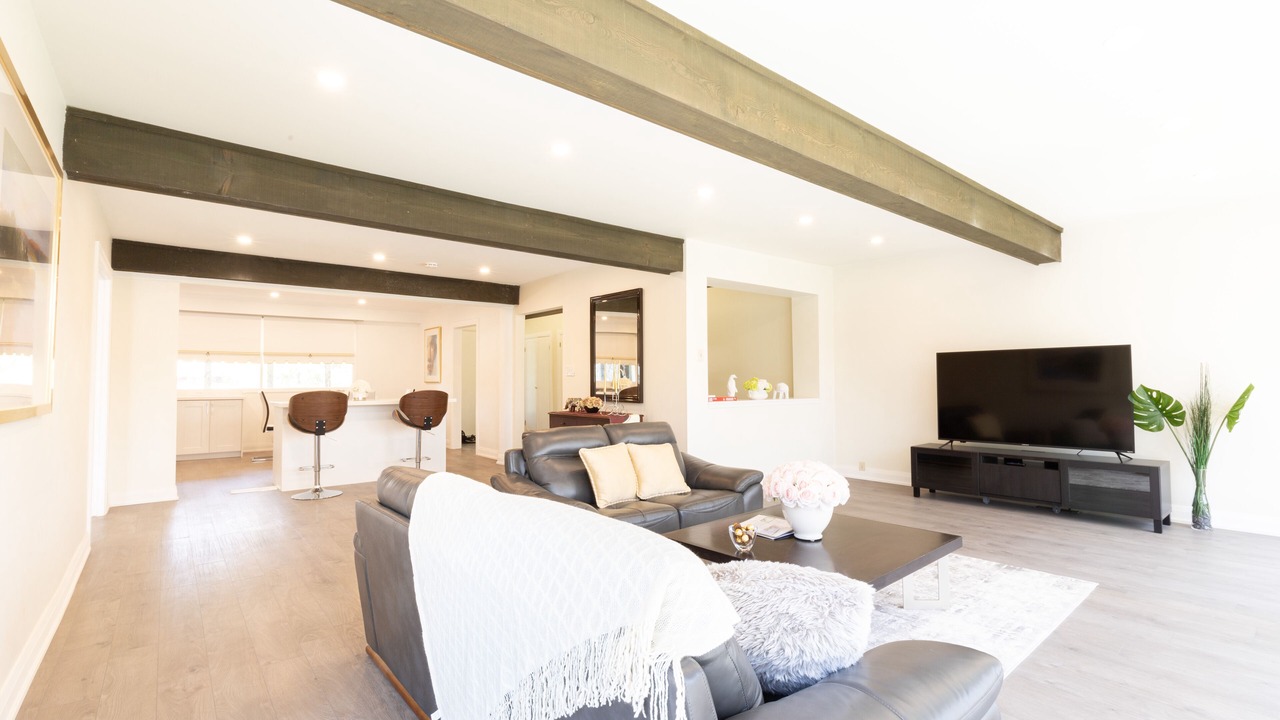 Photo of Livingroom in Bayview Village