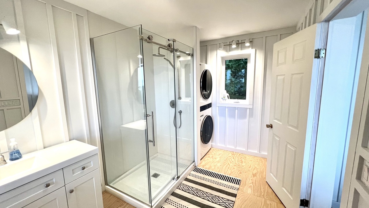 Photo of Bathroom in Grand Bend