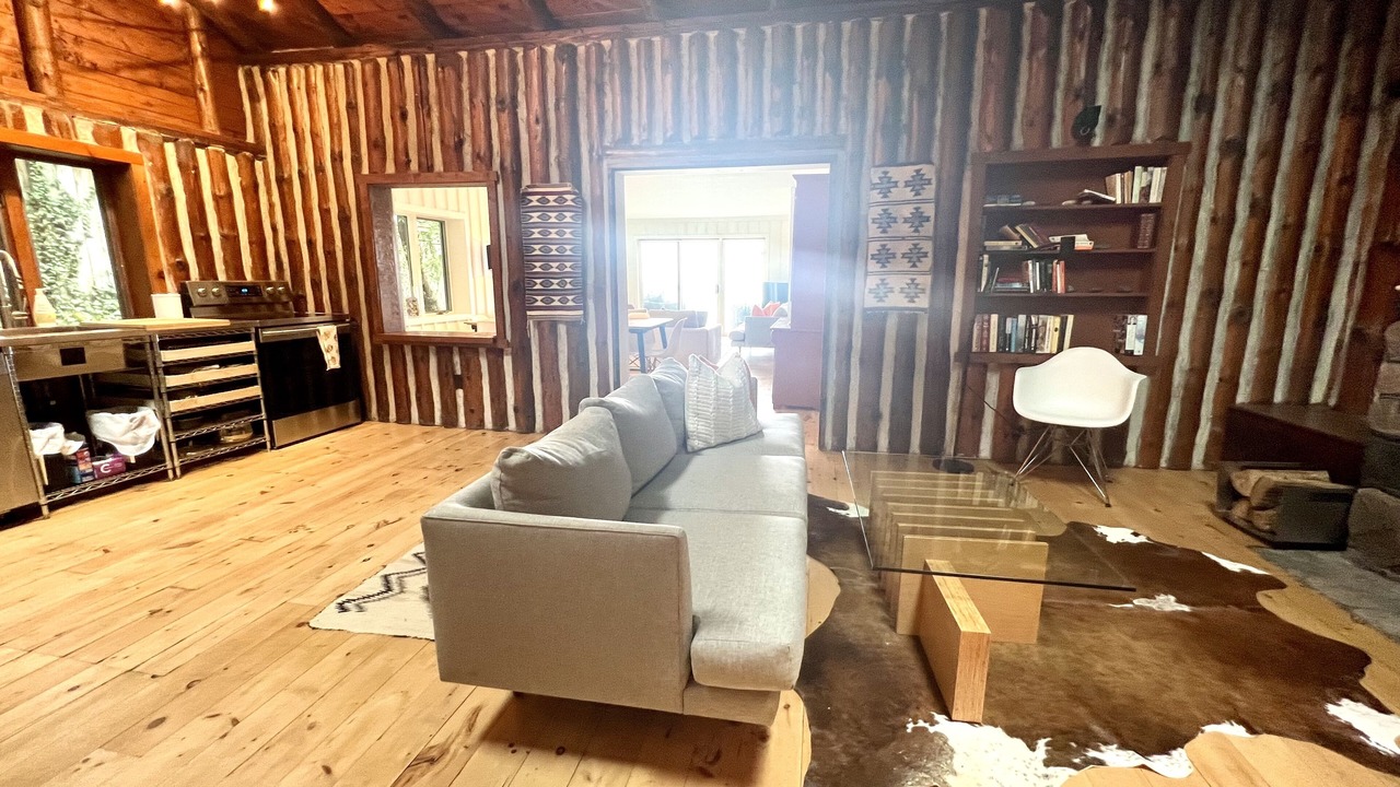 Photo of Livingroom in Grand Bend