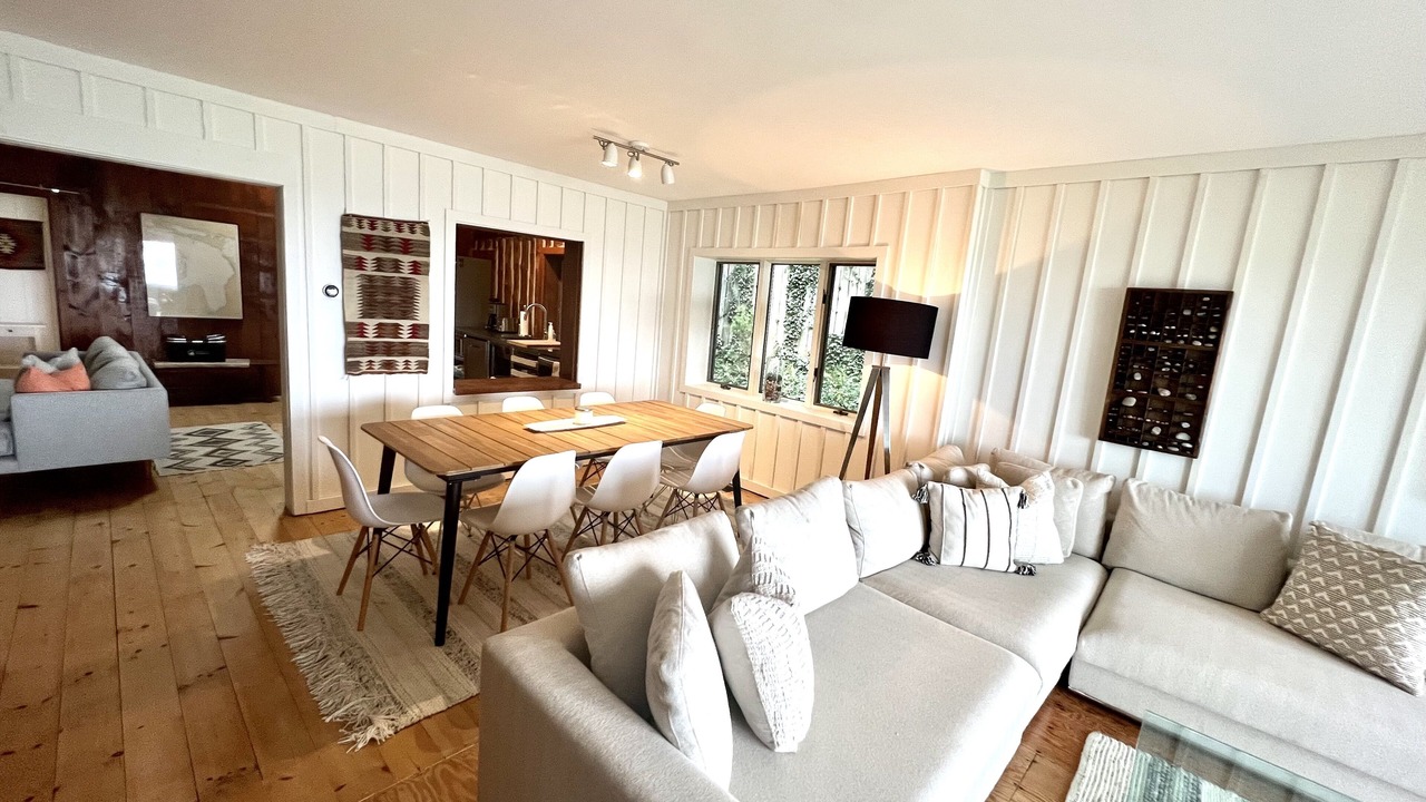 Photo of Livingroom in Grand Bend