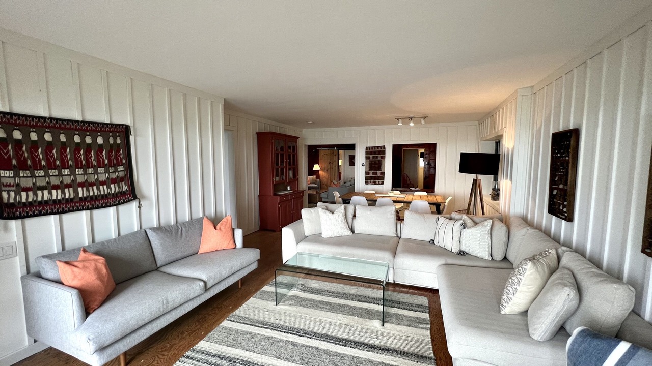 Photo of Livingroom in Grand Bend