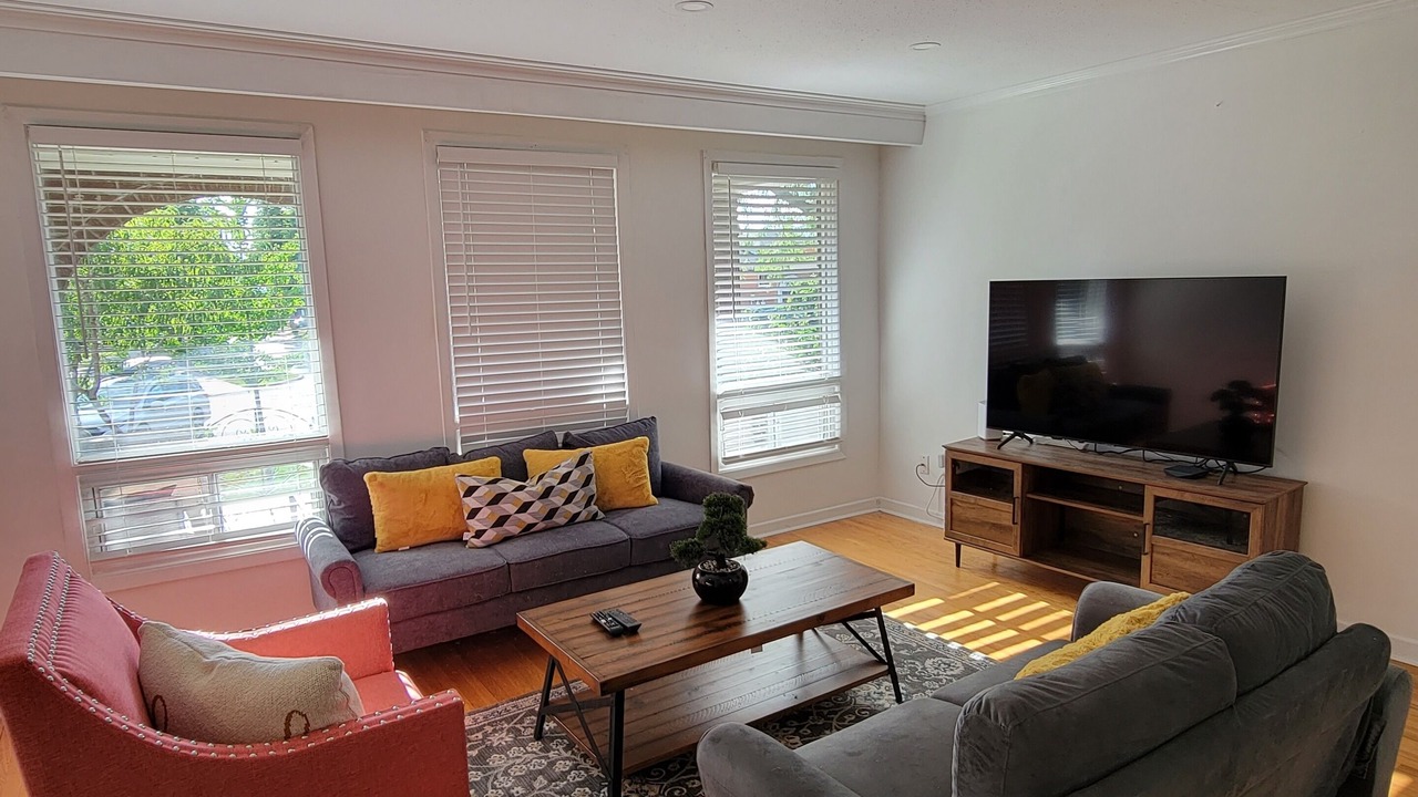 Photo of Livingroom in Maple Leaf