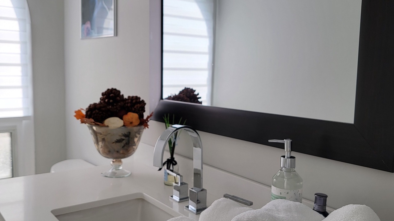 Photo of Bathroom in Maple Leaf