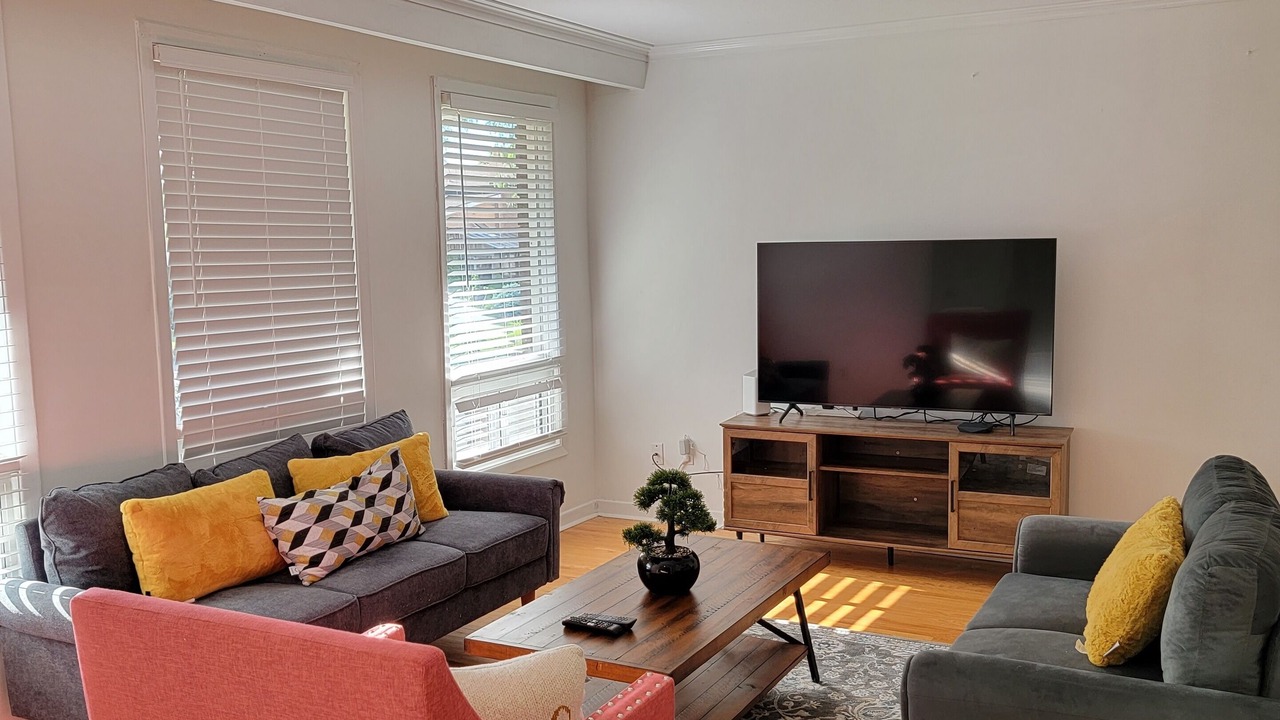 Photo of Livingroom in Maple Leaf