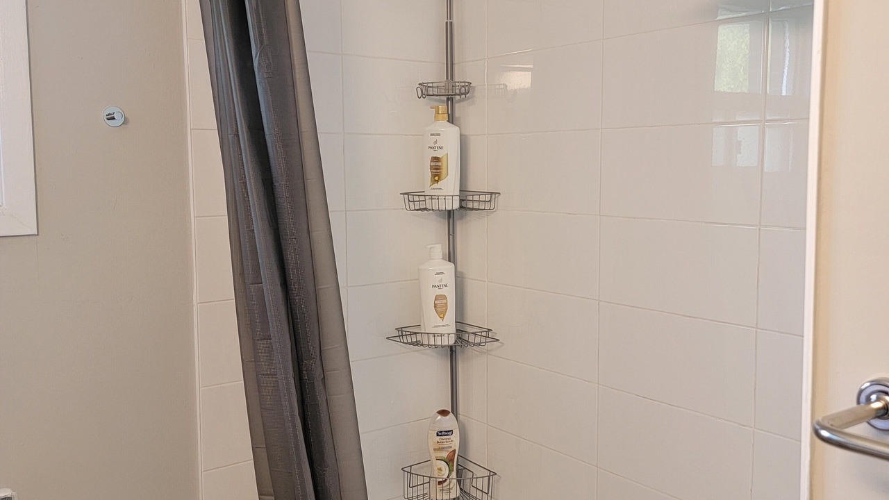 Photo of Bathroom in Maple Leaf