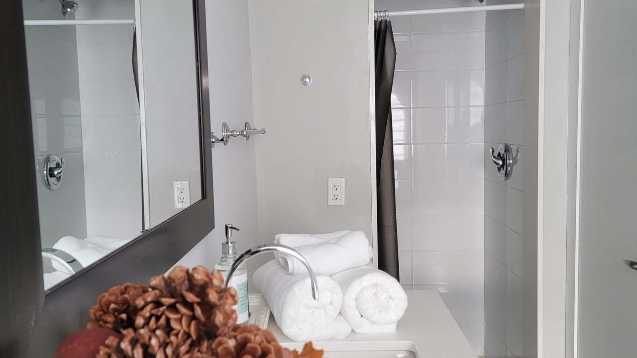 Photo of Bathroom in Maple Leaf