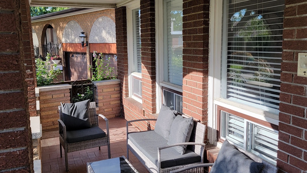 Photo of Patio Balcony in Maple Leaf