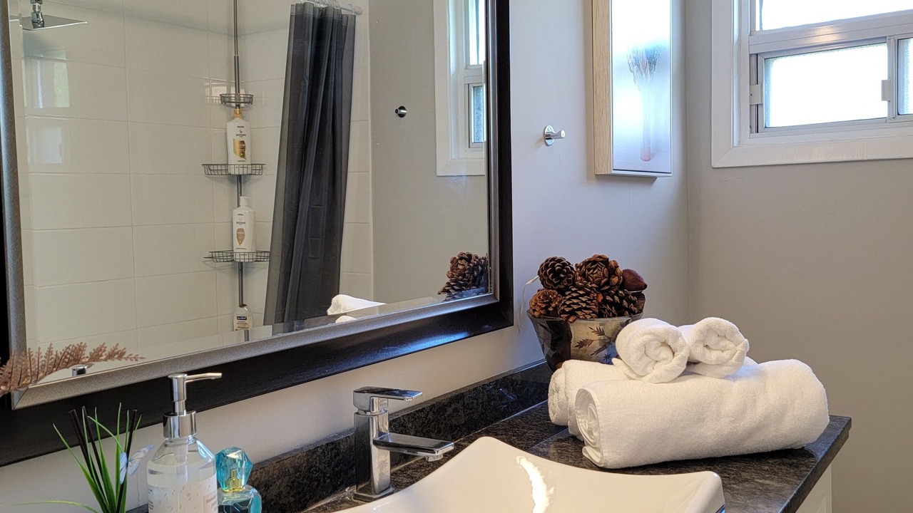 Photo of Bathroom in Maple Leaf