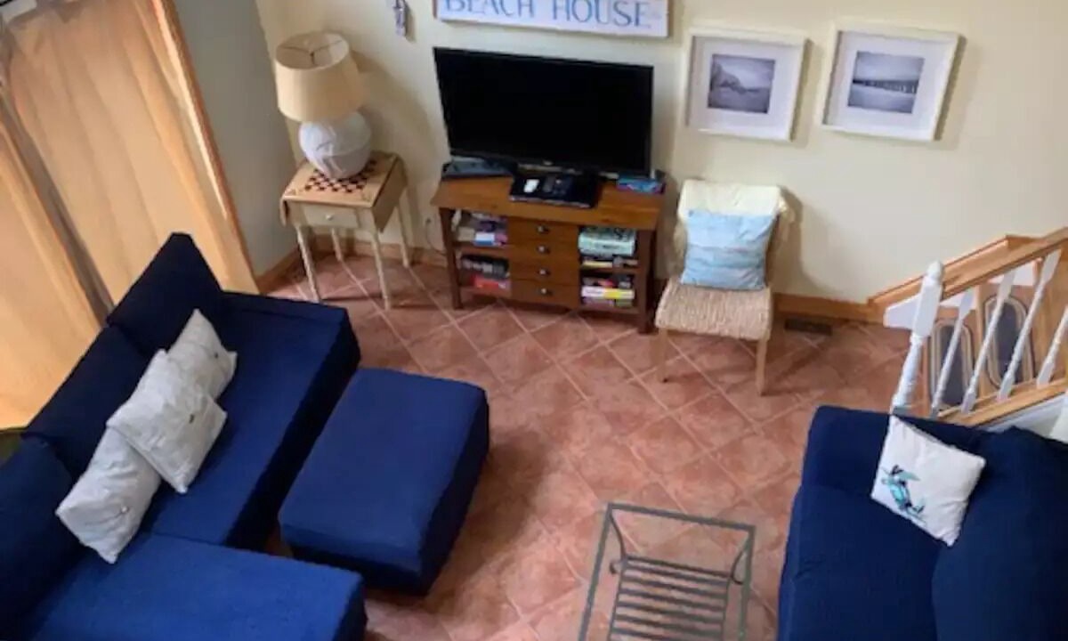 Photo of Livingroom in Grand Bend