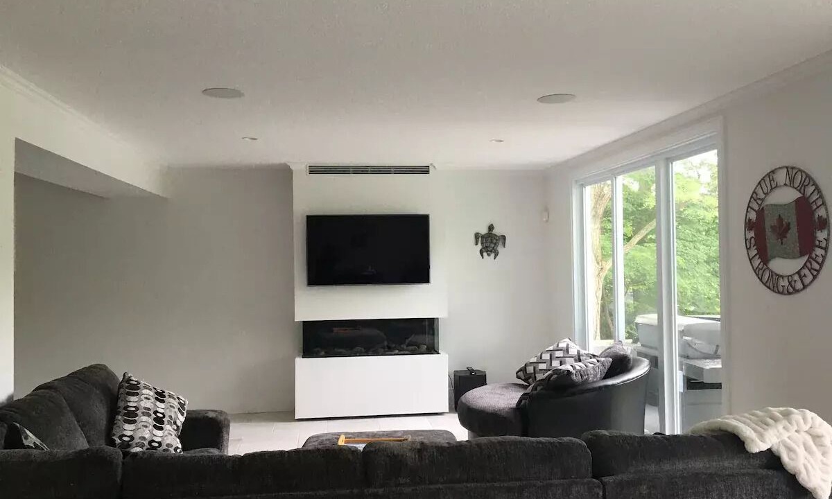 Photo of Livingroom in Grand Bend