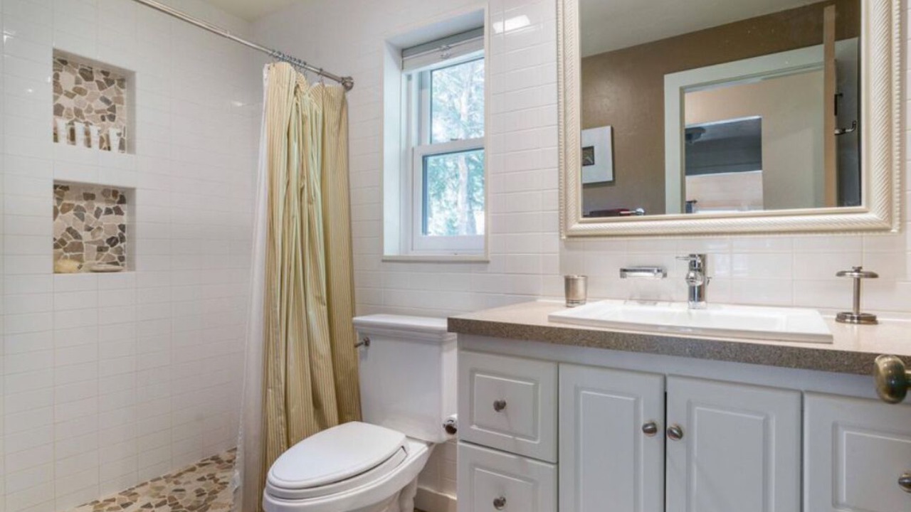 Photo of Bathroom in Girard