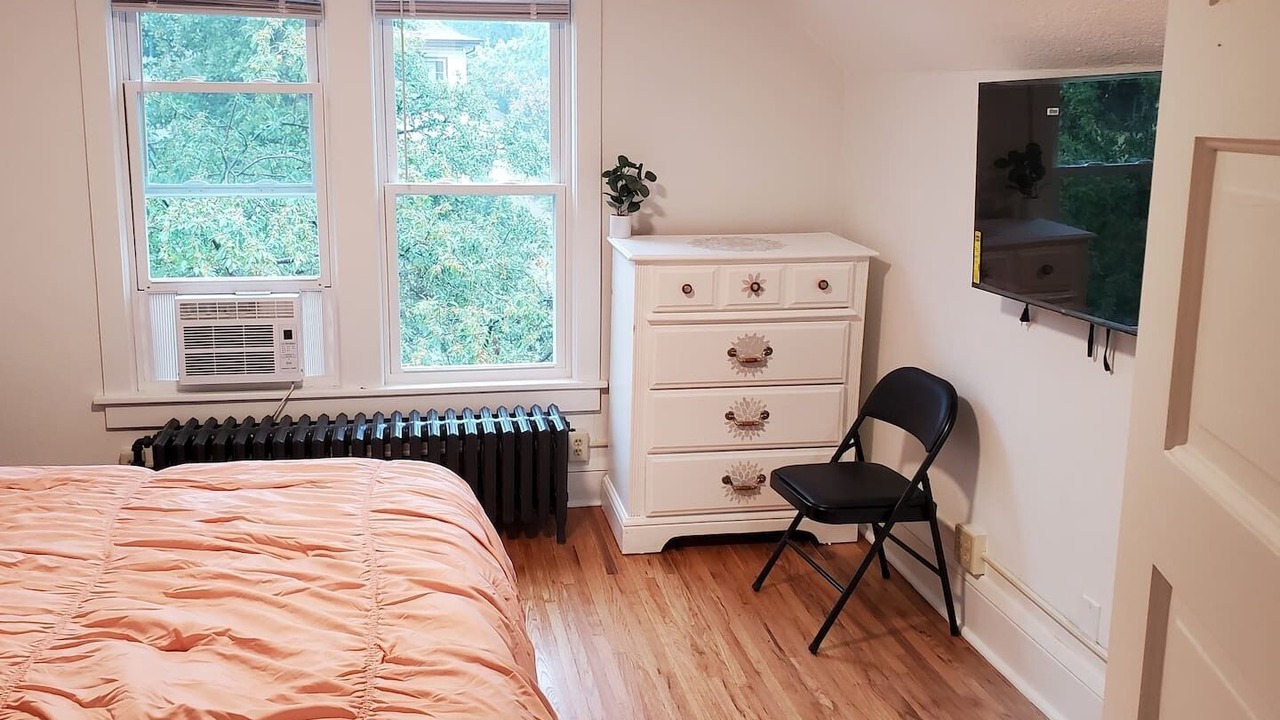 Photo of Bedroom in Midway