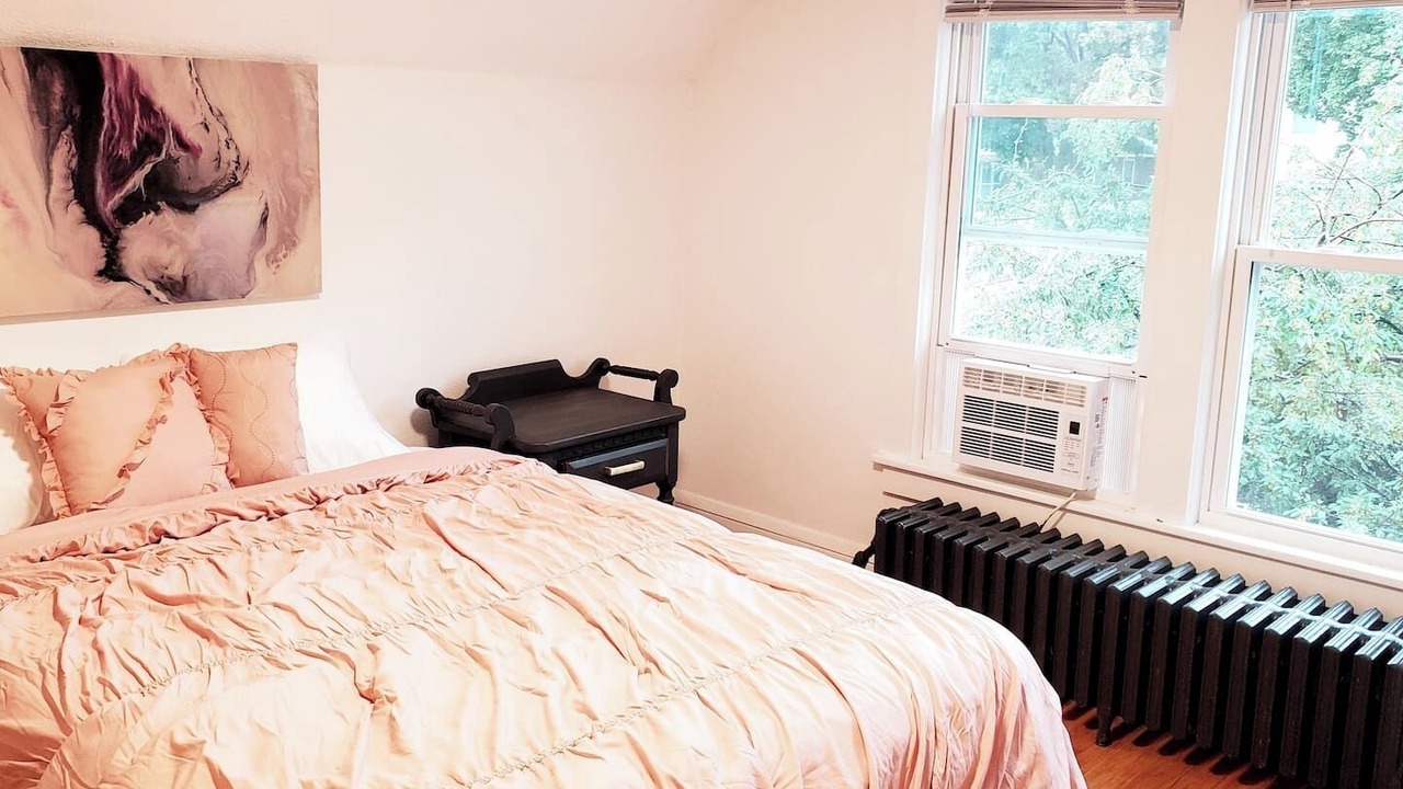 Photo of Bedroom in Midway