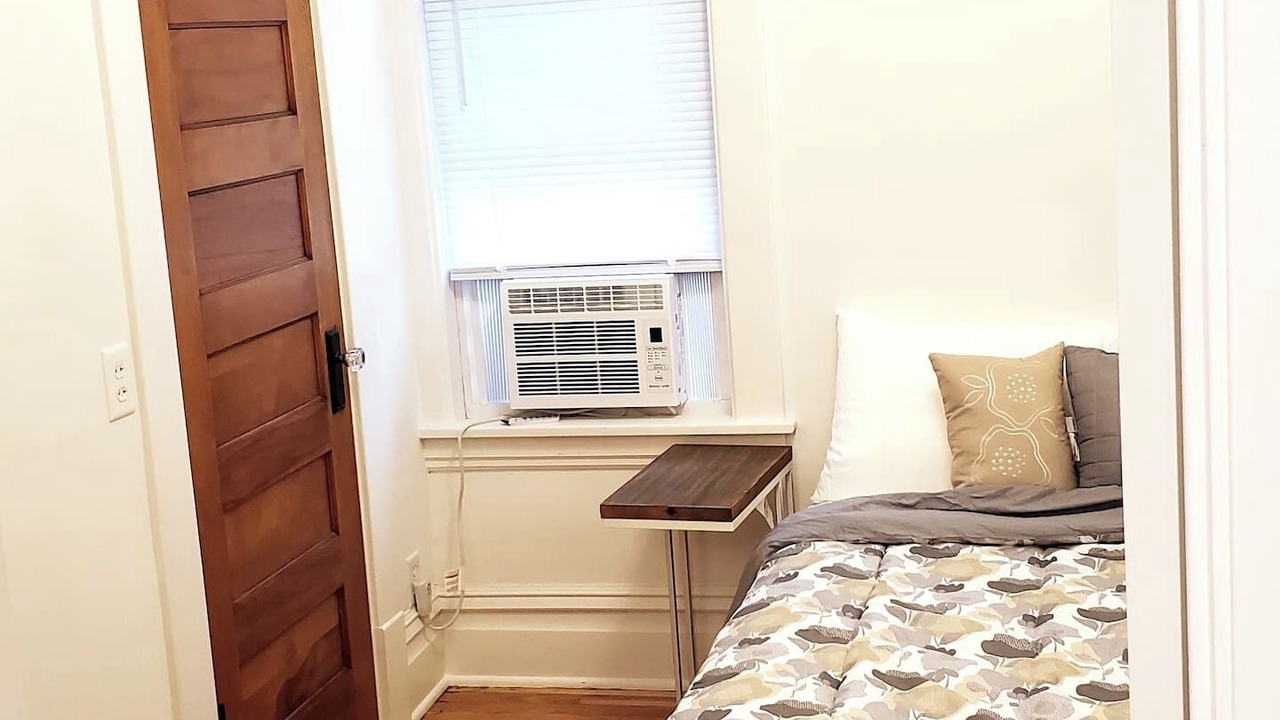 Photo of Bedroom in Midway