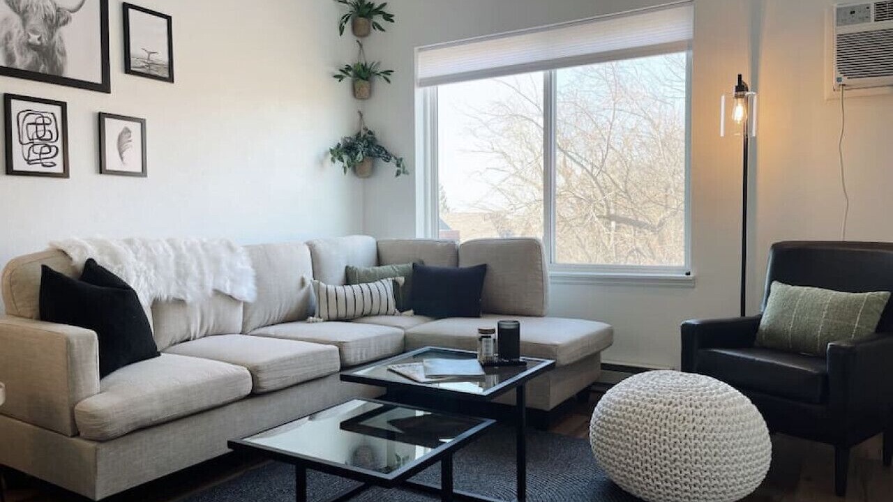 Photo of Livingroom in East Hillside
