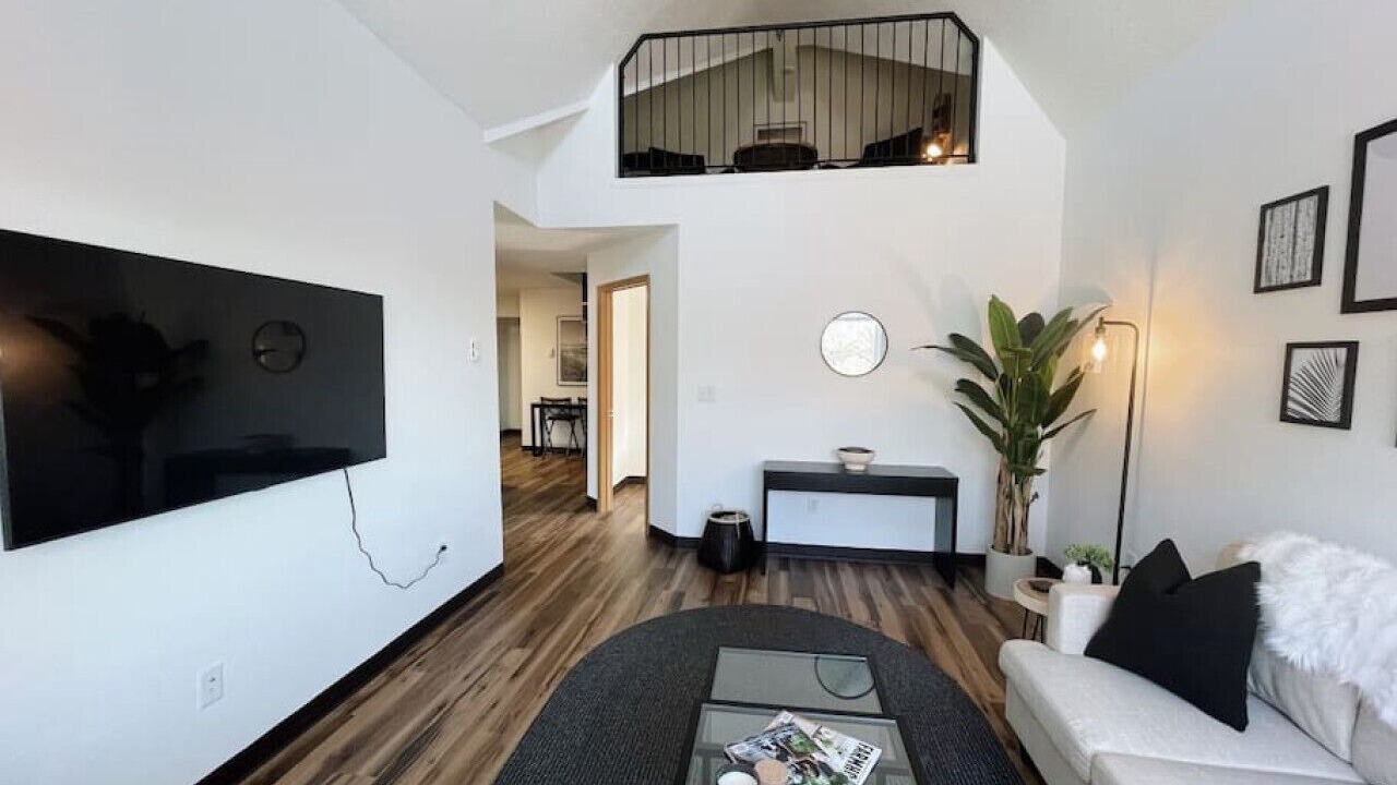 Photo of Livingroom in East Hillside