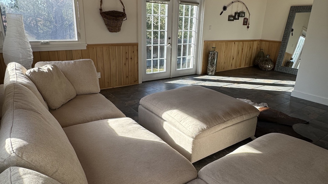 Photo of Livingroom in Central Frontenac