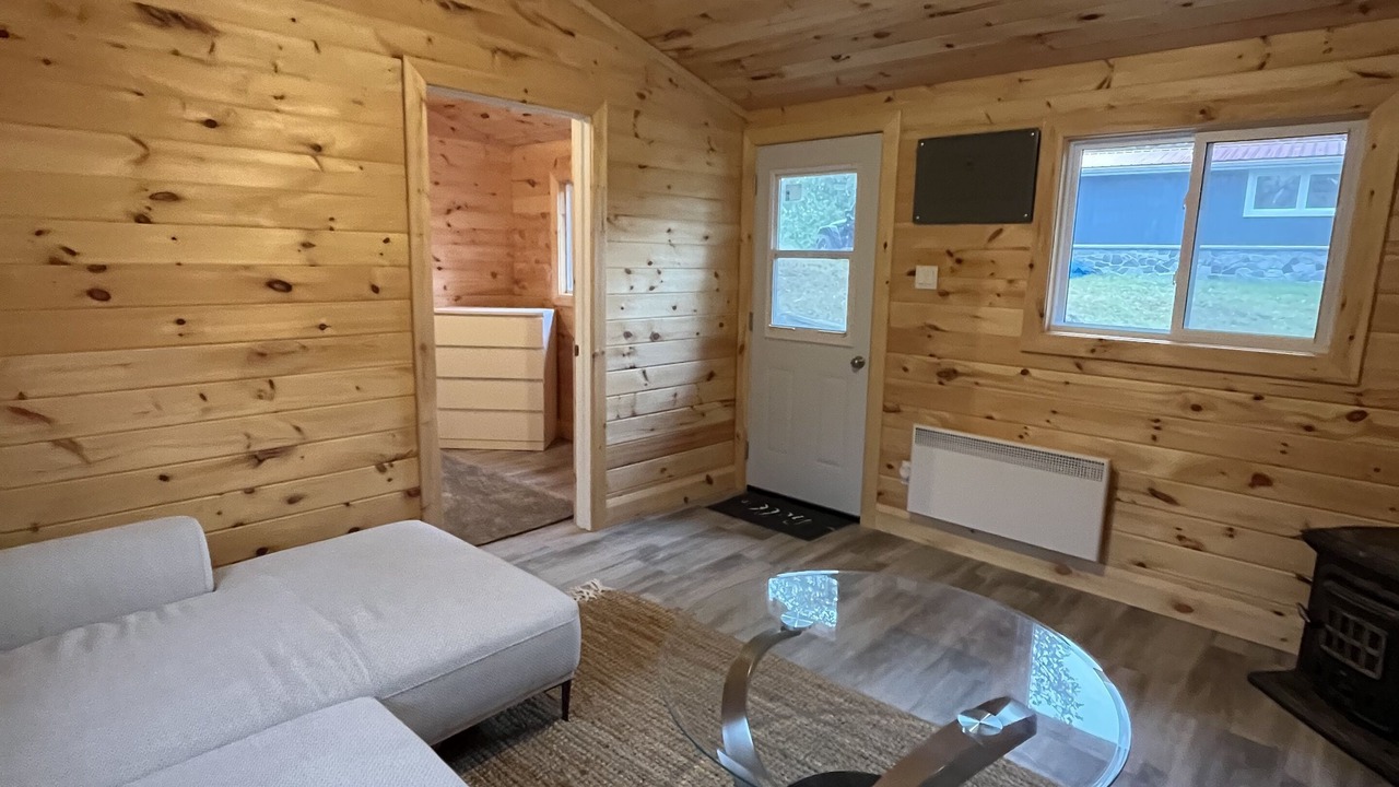 Photo of Livingroom in Central Frontenac