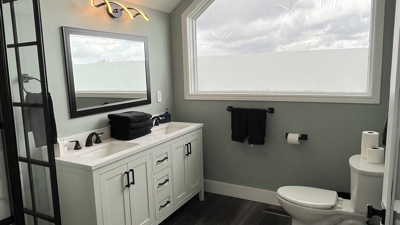 Photo of Bathroom in Thames Centre