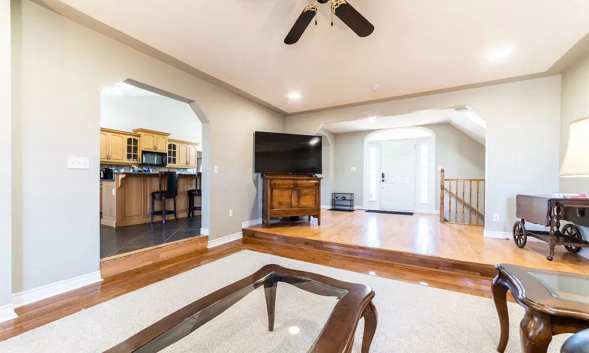 Photo of Livingroom in Thames Centre