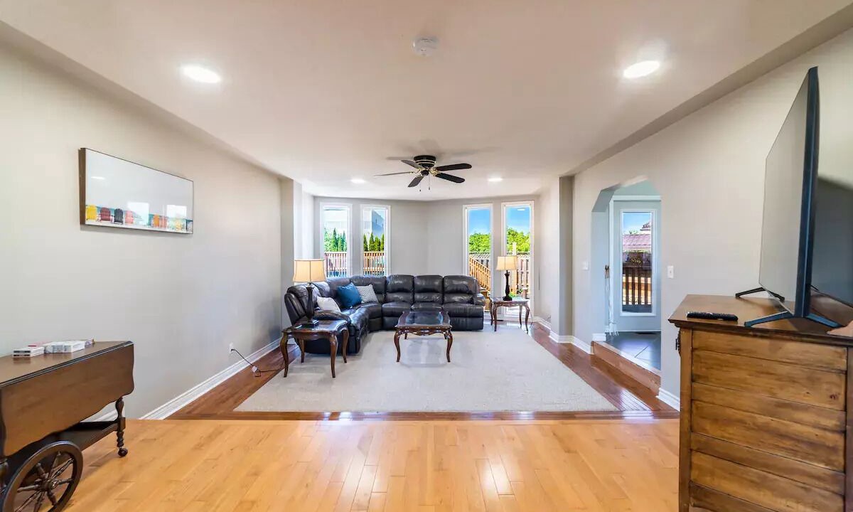 Photo of Livingroom in Thames Centre