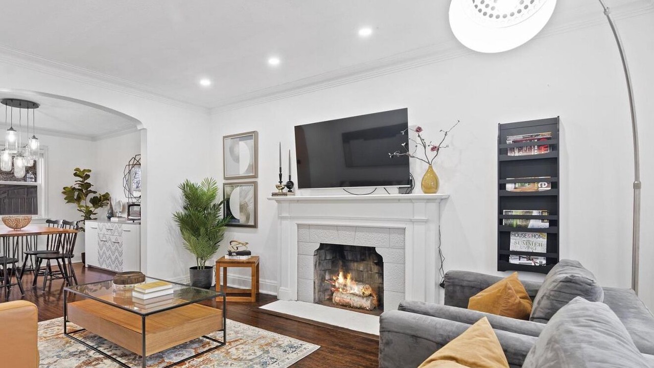 Photo of Livingroom in East York