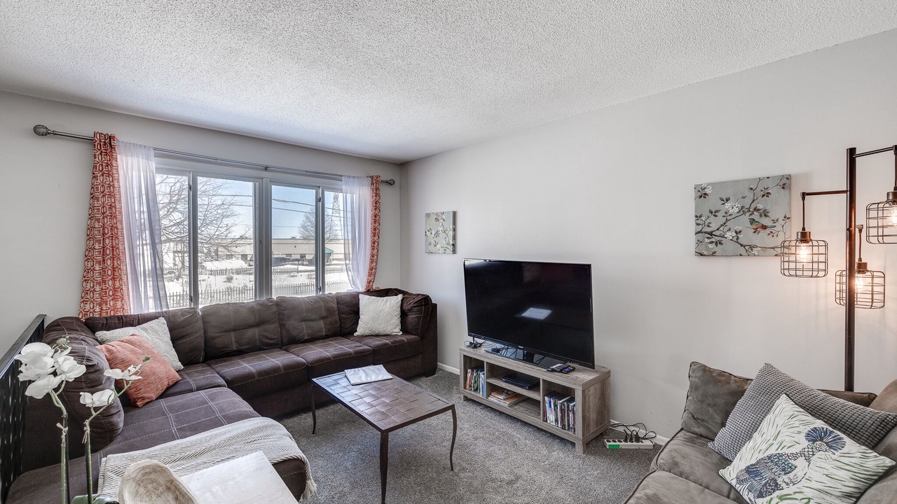 Photo of Livingroom in Midway
