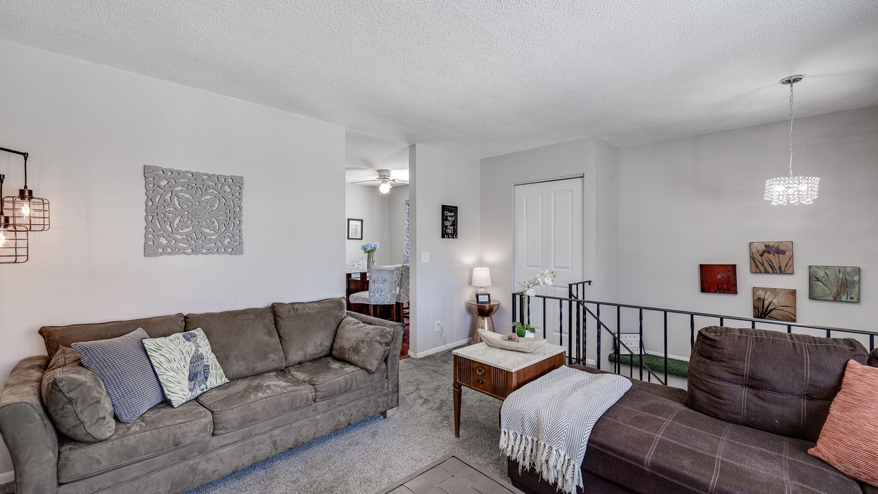 Photo of Livingroom in Midway