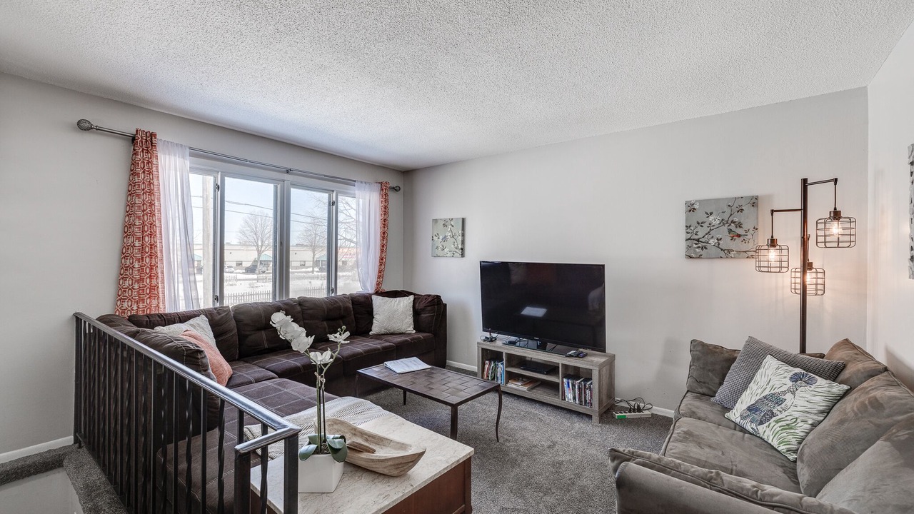 Photo of Livingroom in Midway