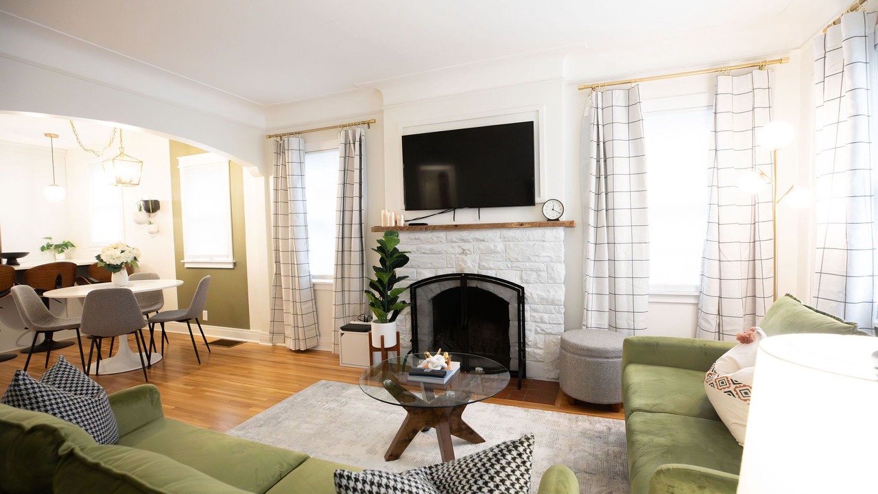 Photo of Bedroom in Macalester - Groveland