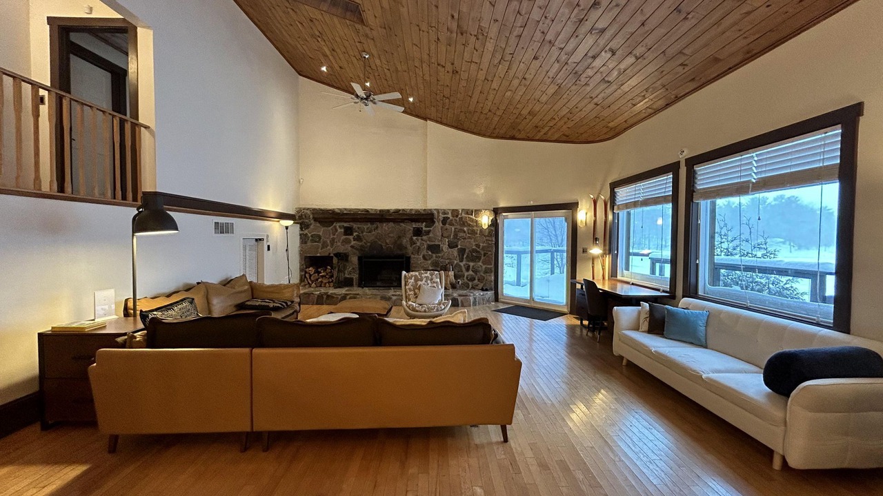 Photo of Livingroom in Georgian Bay
