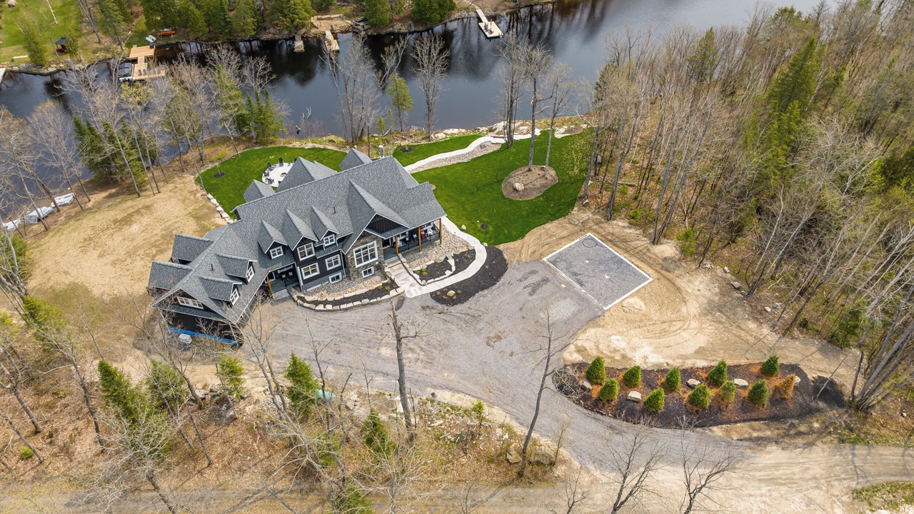 Photo of Outdoor in McKellar