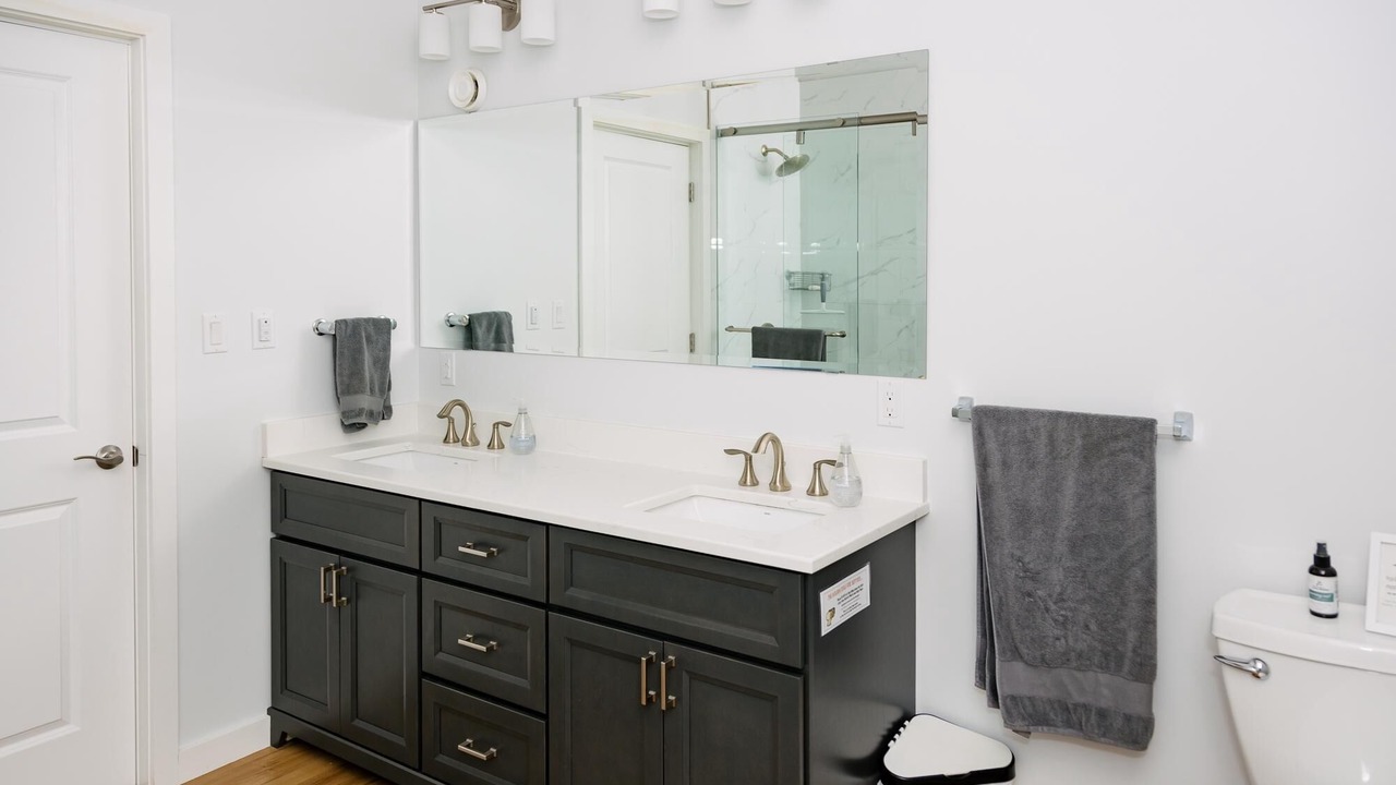 Photo of Bathroom in Dysart et al