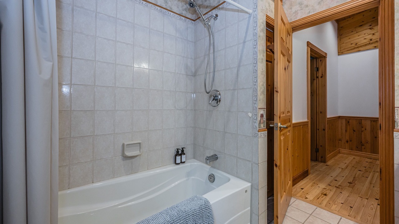 Photo of Bathroom in Tobermory
