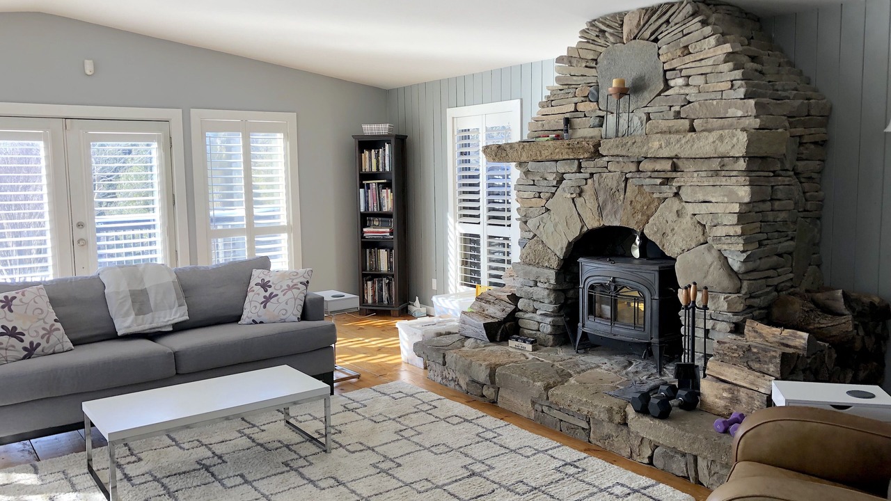 Photo of Livingroom in Mono