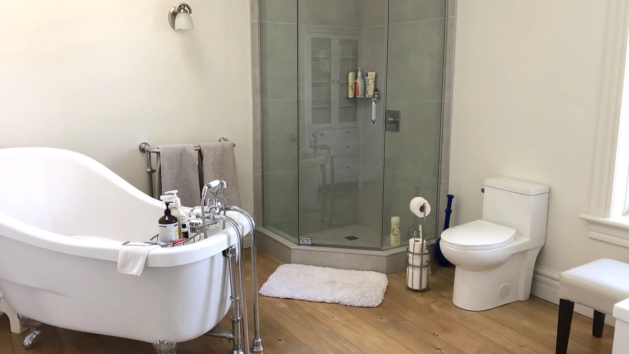 Photo of Bathroom in Mono