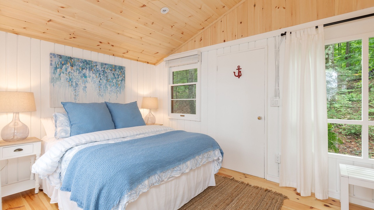 Photo of Bedroom in Bracebridge