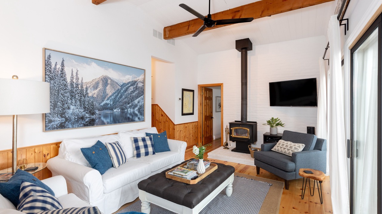 Photo of Livingroom in Bracebridge