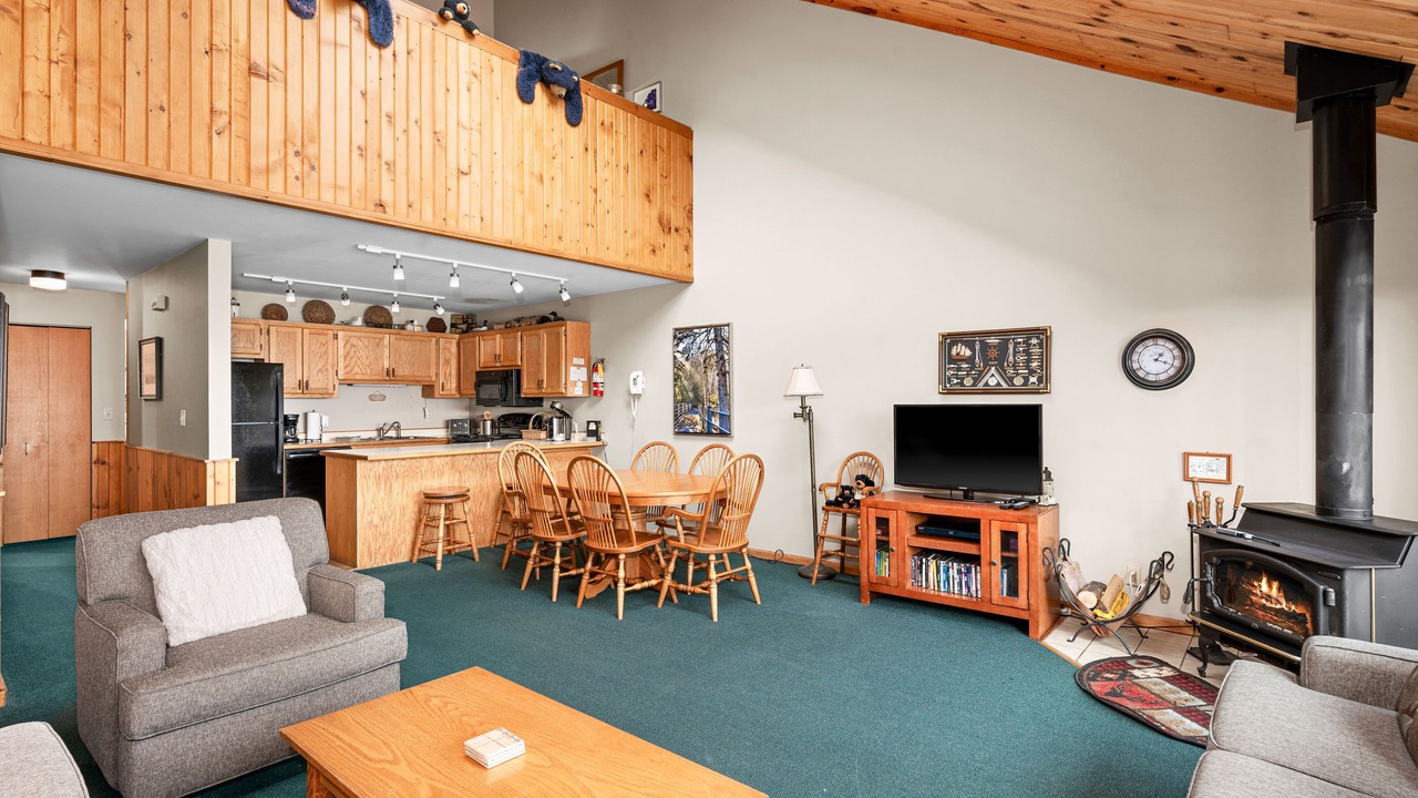 Photo of Livingroom in Two Harbors