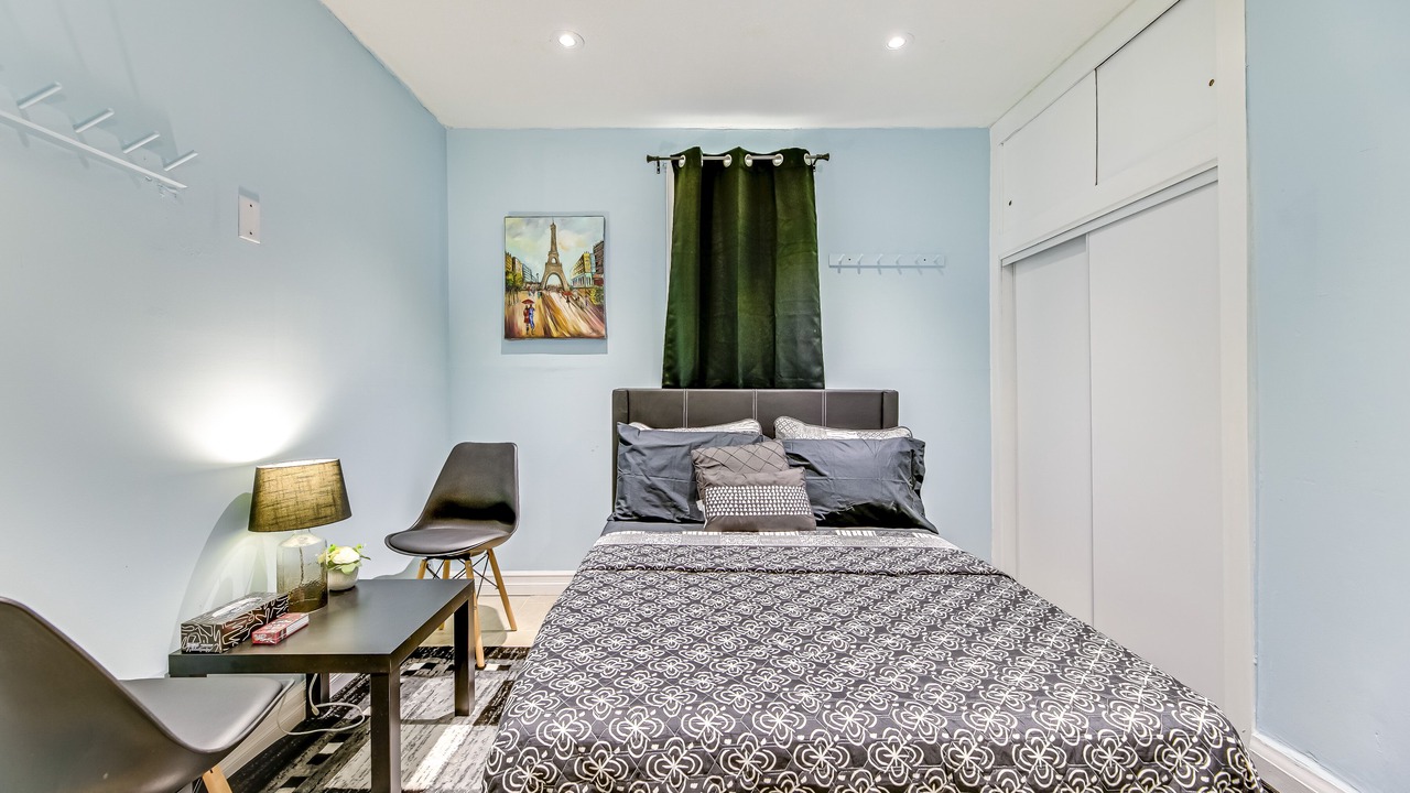 Photo of Bedroom in Lakeview