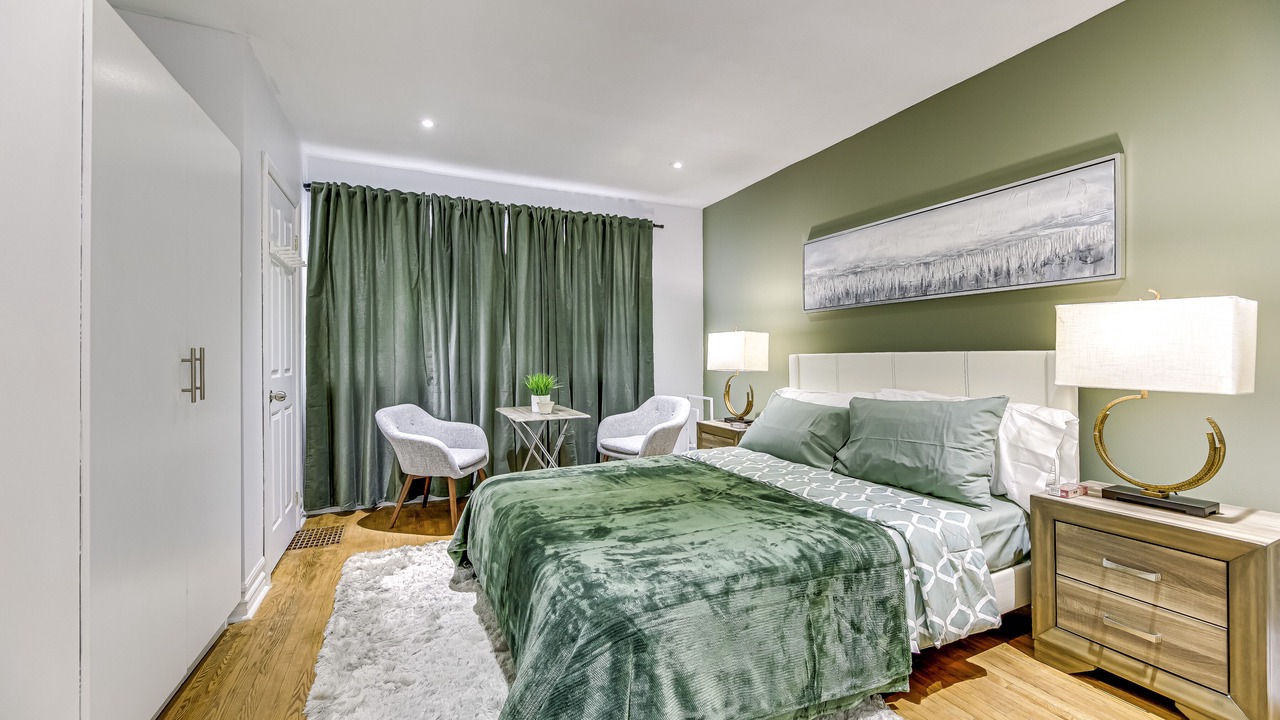 Photo of Bedroom in Lakeview