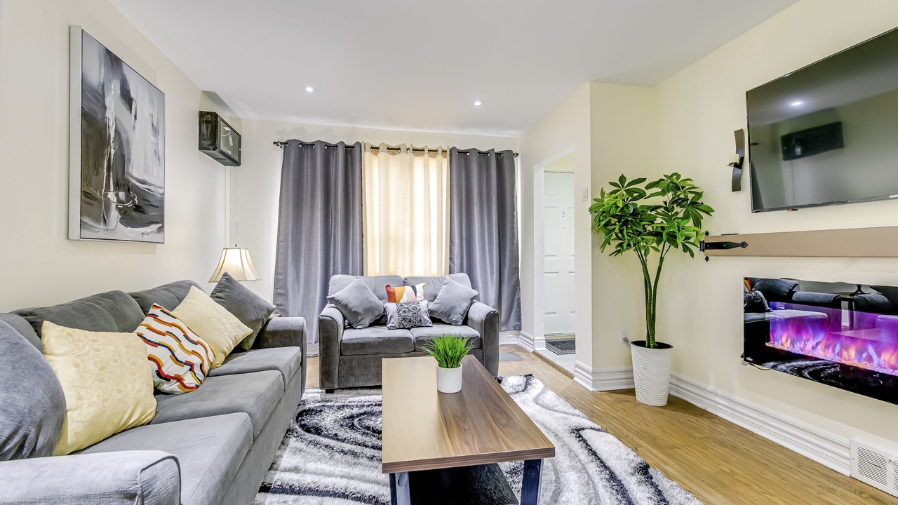 Photo of Livingroom in Lakeview