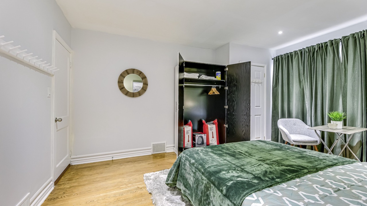 Photo of Bedroom in Lakeview