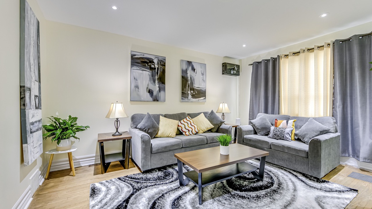 Photo of Livingroom in Lakeview