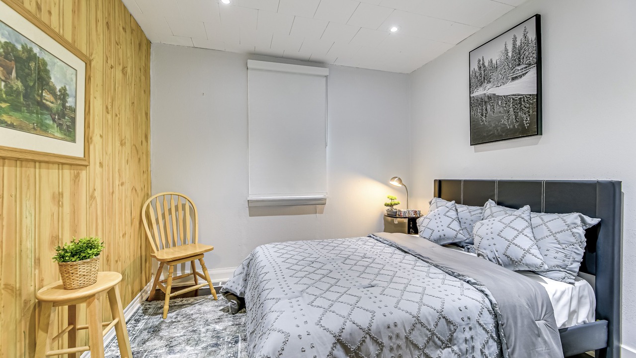 Photo of Bedroom in Lakeview