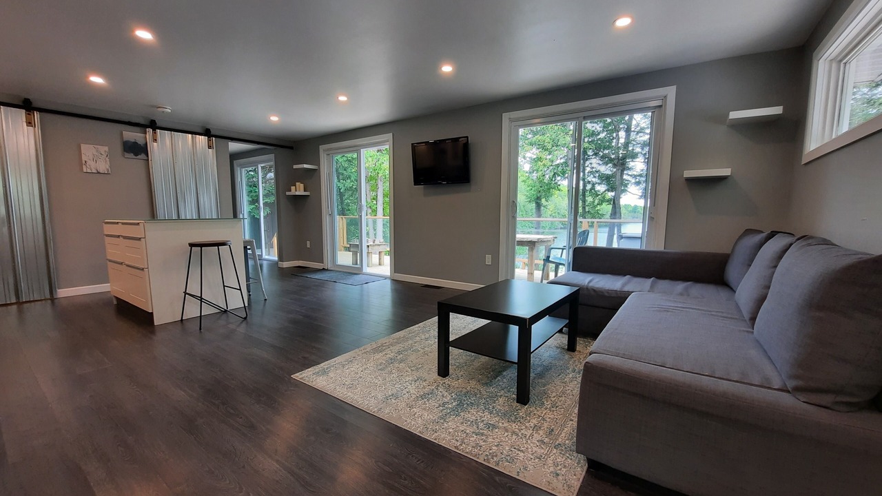 Photo of Livingroom in Central Frontenac