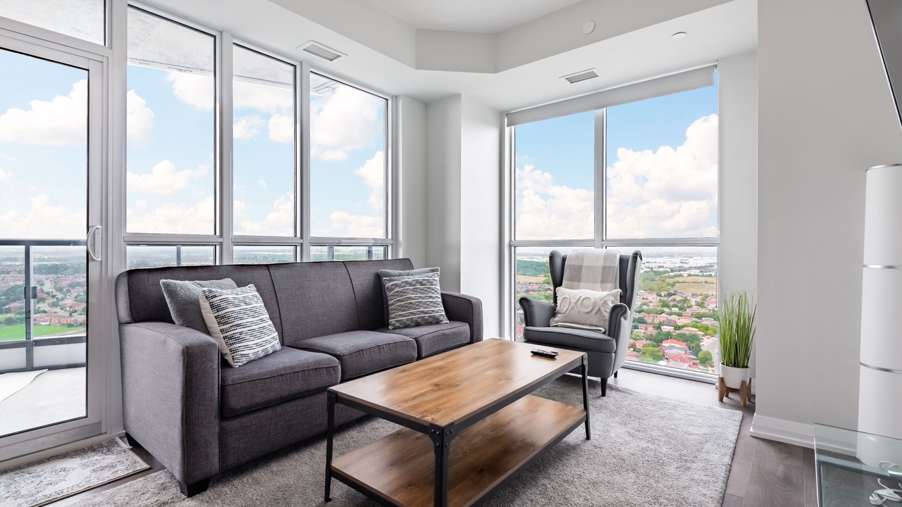 Photo of Livingroom in Hurontario