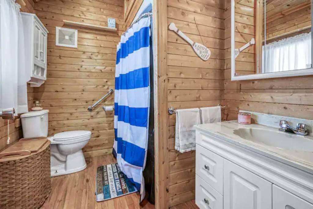 Photo of Bathroom in Byng Inlet