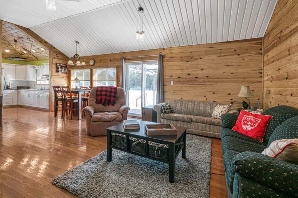 Photo of Livingroom in Byng Inlet