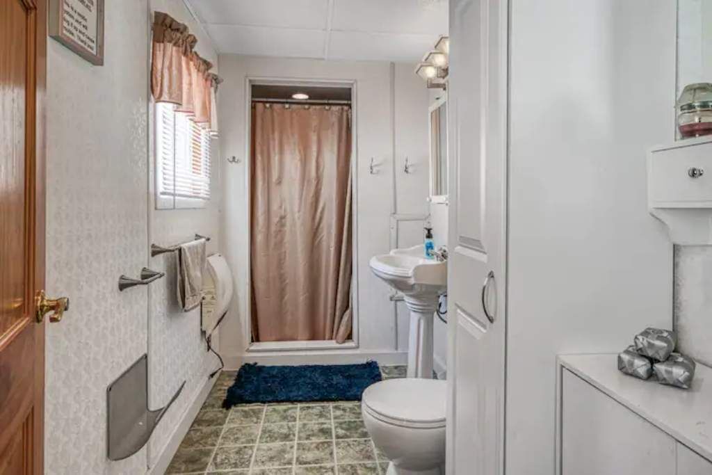 Photo of Bathroom in Byng Inlet